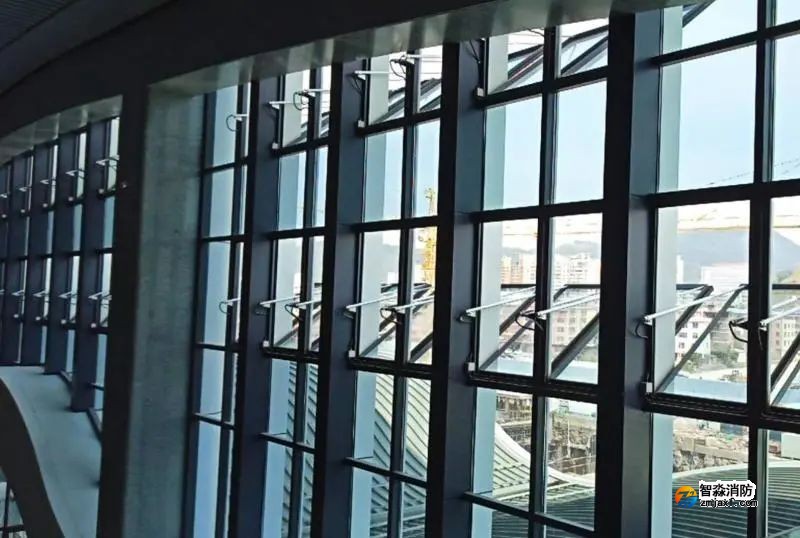 电动开窗机的现场安装图 电动开窗机的现场安装图